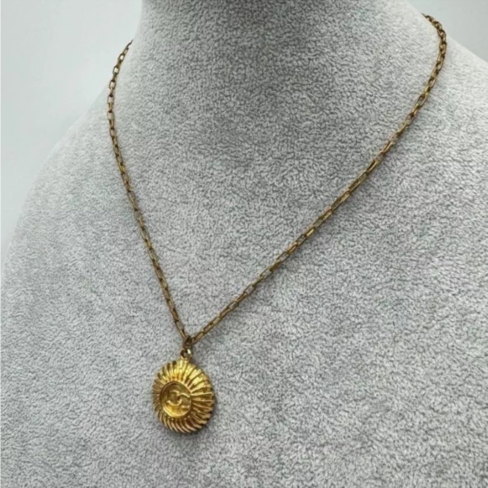 Chanel CC Necklace - 17” vintage gold plated necklace - Picture 2 of 16